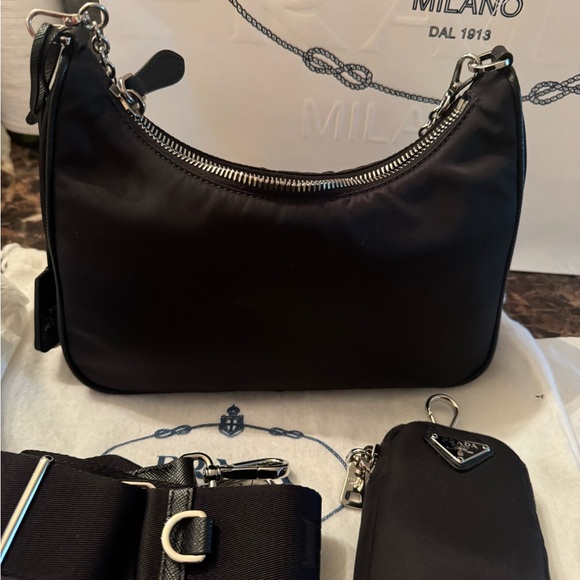 Prada Re-Edition 2005 handbag - Picture 3 of 12